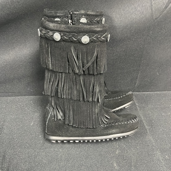 Minnetonka Kid’s 3 layer Fringe Black Boot (2937) - Picture 2 of 6